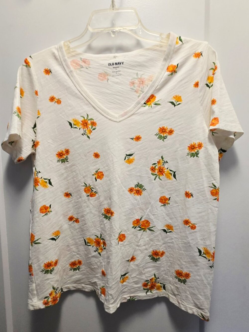 OLD NAVY Women's White V-Neckline Tee Shirt w/Daisy/Floral Prints - Size Small